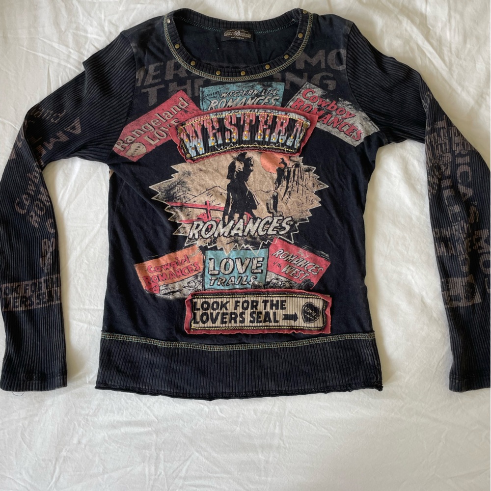 Vintage 2000’s long sleeve tee